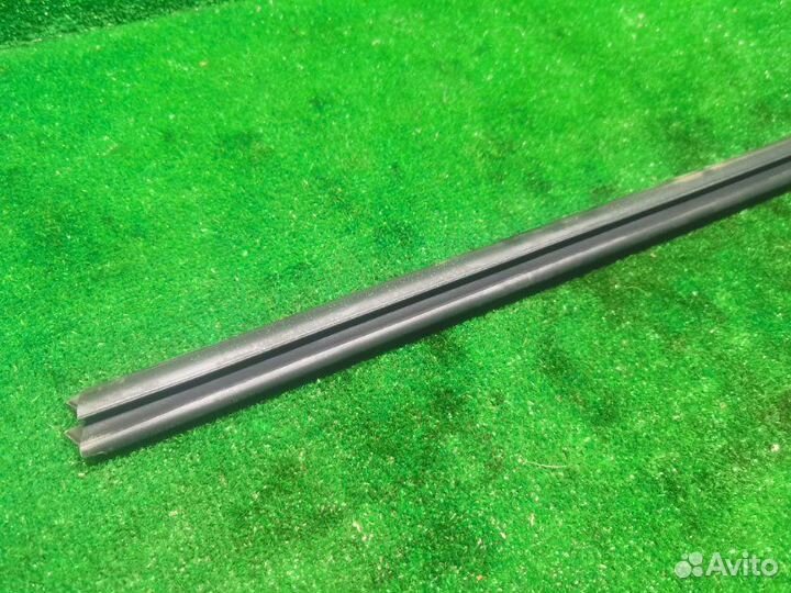 Молдинг стекла передний правый Ford Mondeo 4