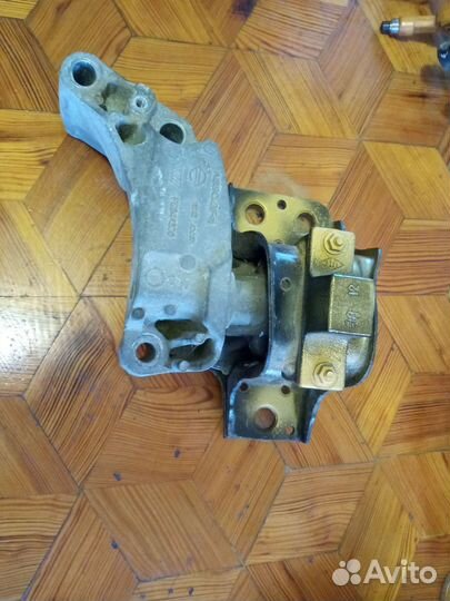 Опора двигателя правая Nissan Qashqai (J10)