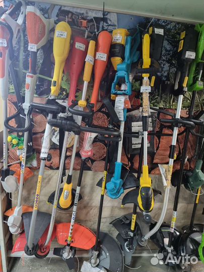 Аккумуляторный триммер садовый для травы