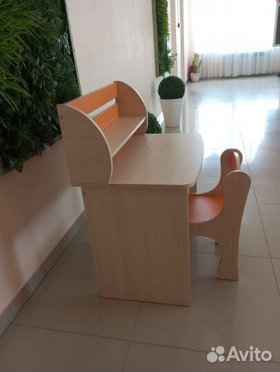 Стол компьютерный детский