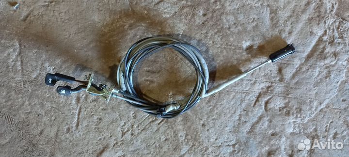 Тросик бензобака,багажника Kia Rio3