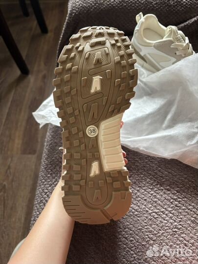 Кроссовки женские 38 размер новые