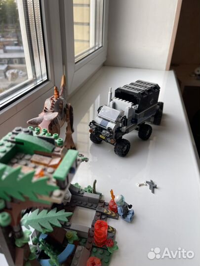 Конструктор 10926 Мир динозавров Побег в