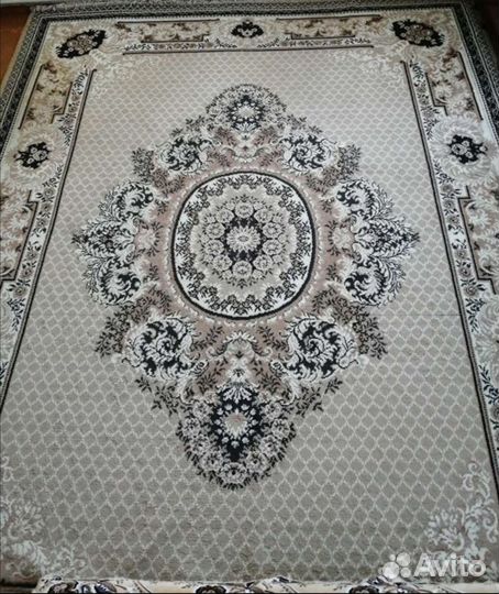 Ковры разные, имеется несколько вариантов