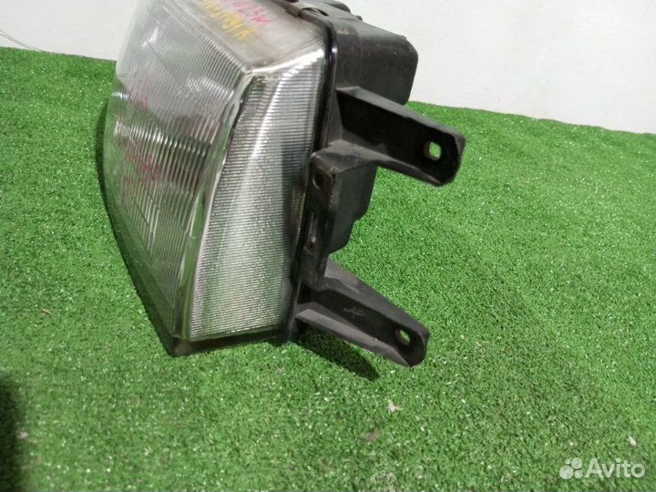 Фара галогеновая правая Mitsubishi Rvr N23W