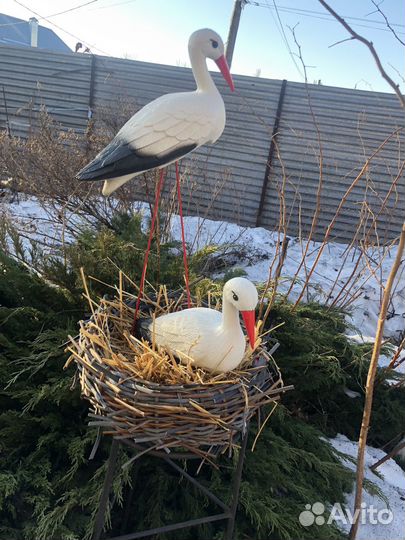 Садовая декорация аисты в гнезде