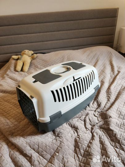 Переноска для кошек и мелких собак пластиковая