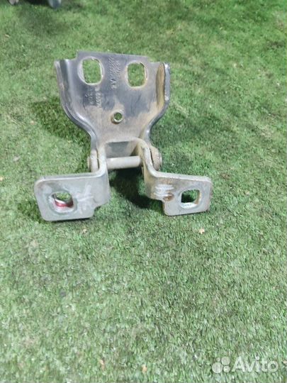 Петля двери задняя правая Jeep Grand Cherokee WJ