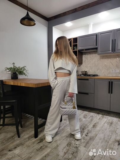 Женский спортивный костюм