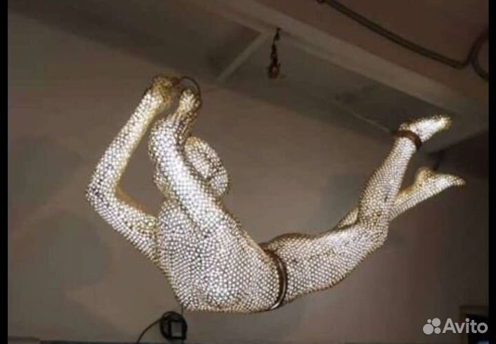 Люстра светодиодная девушка металлическая