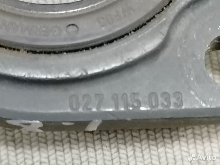 Фланец промежуточн.вала с сальником VW Passat B5