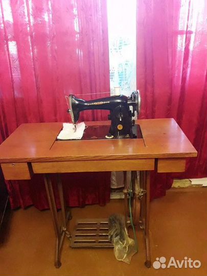 Швейная машина 