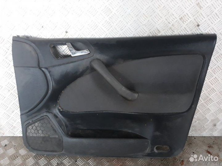 Обшивка двери прав. перед. Skoda Octavia