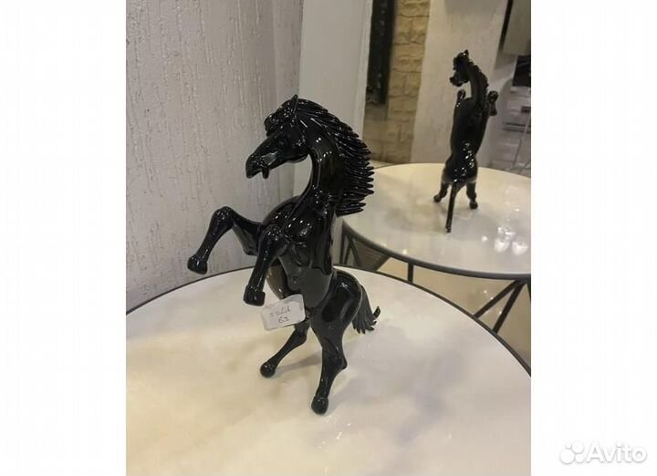 241117 Статуэтка Конь черное стекло арт