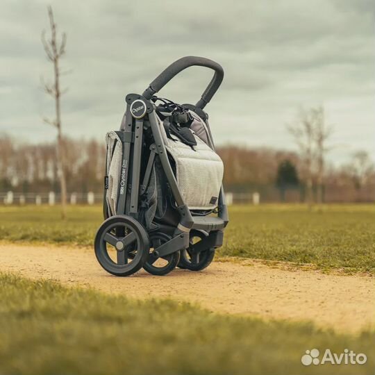 Коляска прогулочная
