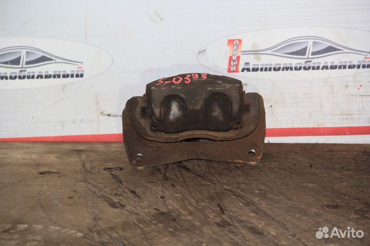 Суппорт перед лево c Subaru Legacy BP5 EJ203