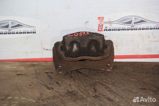 Суппорт перед лево c Subaru Legacy BP5 EJ203