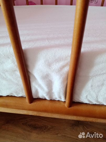Продам детскую кроватку с матрасом