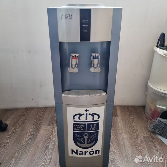 Кулер для воды напольный