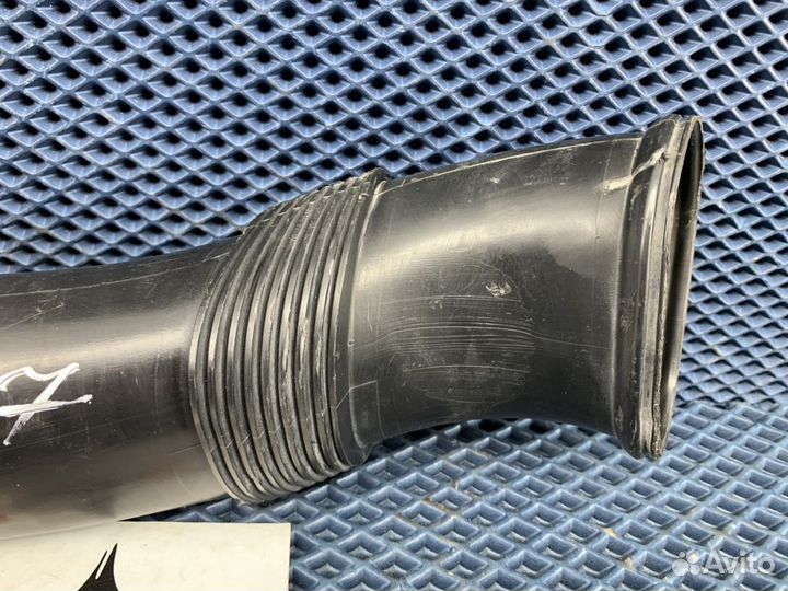 Патрубок воздушного фильтра Audi Q7 4L Touareg GP