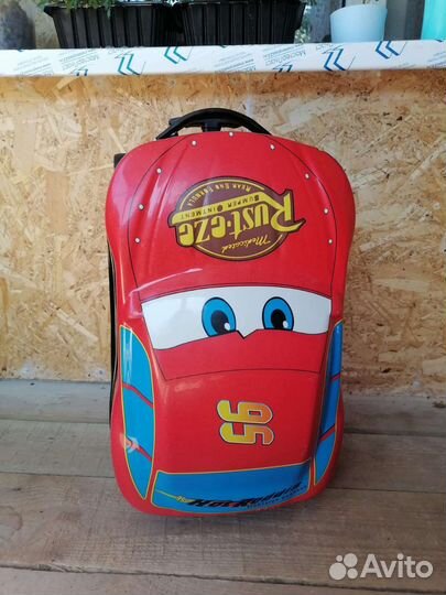 Детский чемодан на колесиках