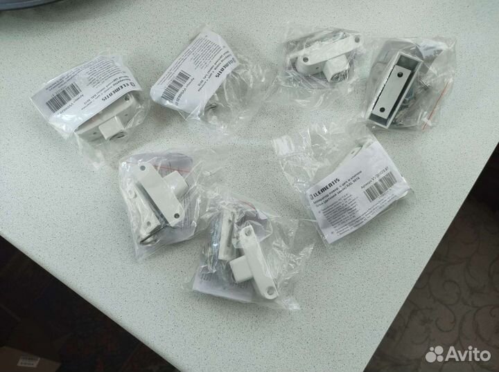 Замки для окон