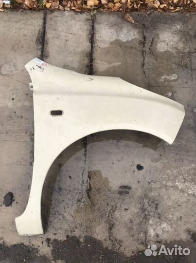 Крыло Nissan march