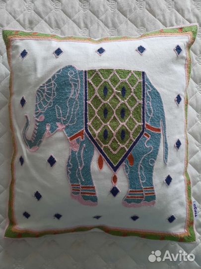 Наволочка декоративная с вышивкой