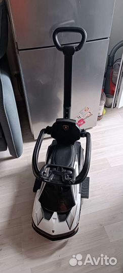 Детская машина каталка с ручкой бу