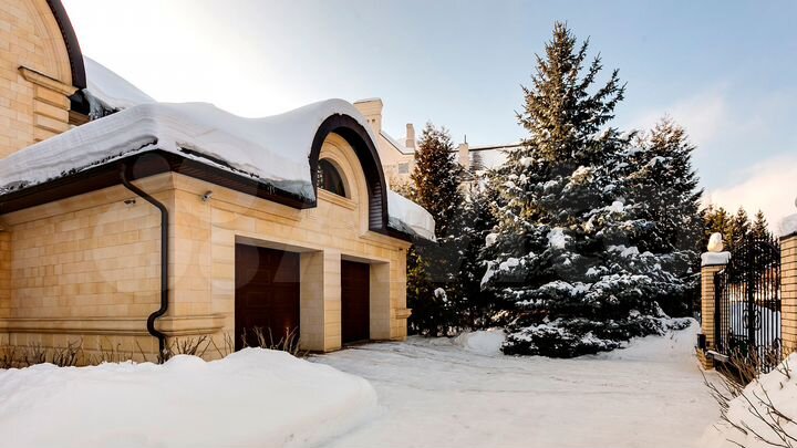 Коттедж 660 м² на участке 15 сот.