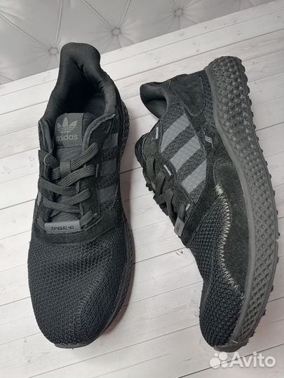 Кроссовки adidas zx4000