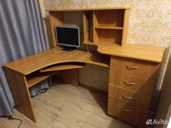 Компьютерный стол