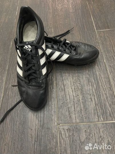 Футбольные бутсы adidas