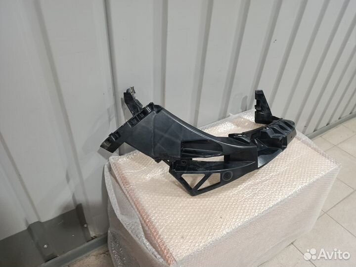 Кронштейн фары правый Mercedes-Benz GLE-Class 166
