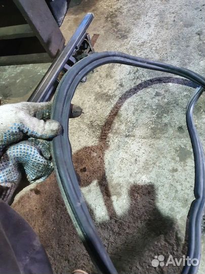 Уплотнитель багажника Пассат б6