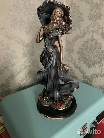 Статуэтка металлическая Подпись j.eros 32 см