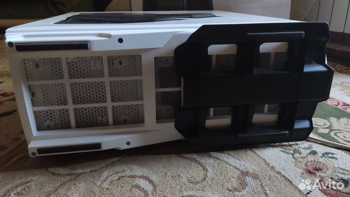 Nzxt Phantom 820 белый