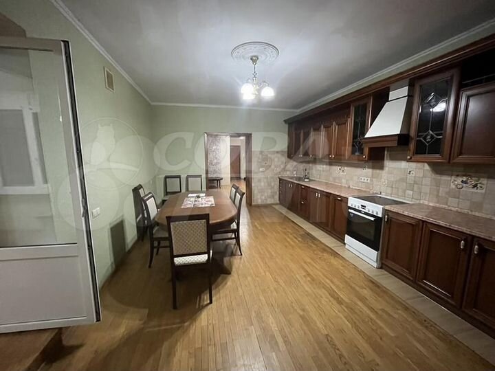 4-к. квартира, 159 м², 3/7 эт.