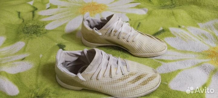 Футбольные бутсы adidas
