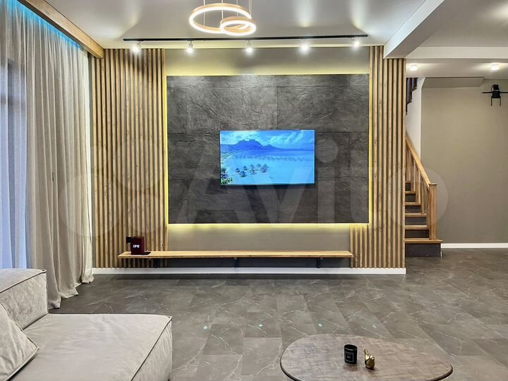 Дом 218 м² на участке 6 сот.