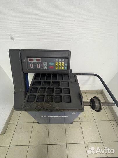 Станок балансировачный ST-200A