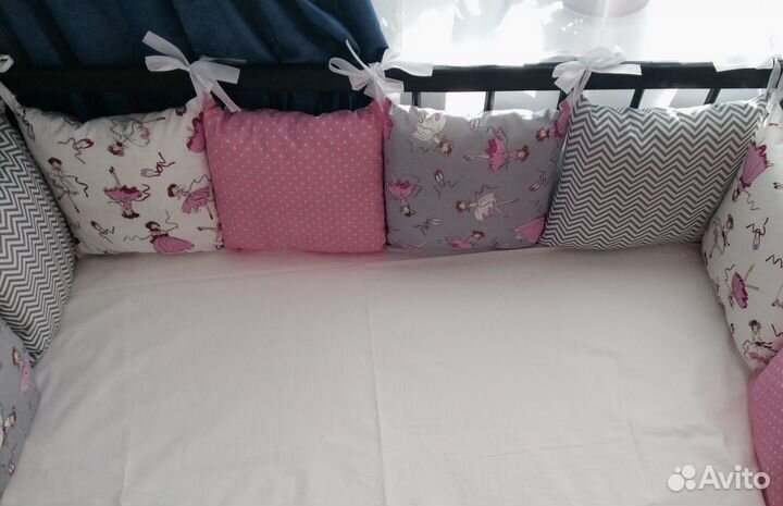 Бортики в детскую кроватку для девочки