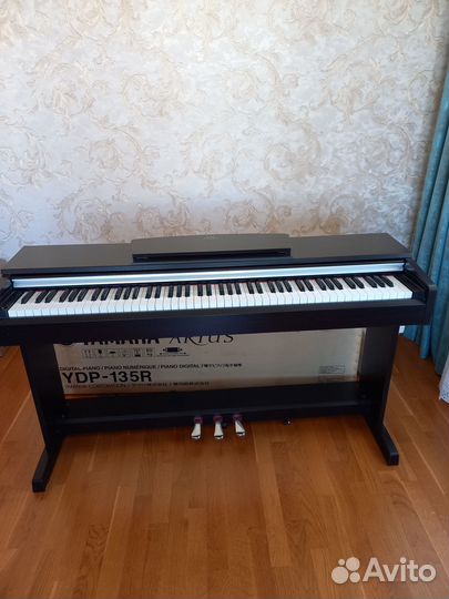 Электропианино Yamaha Arius YDP-135R