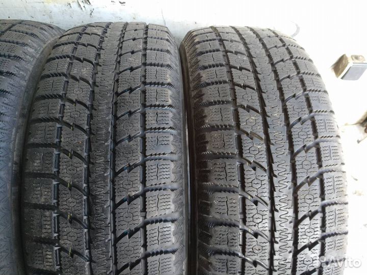 Toyo Observe GSi-5 225/60 R17 99T