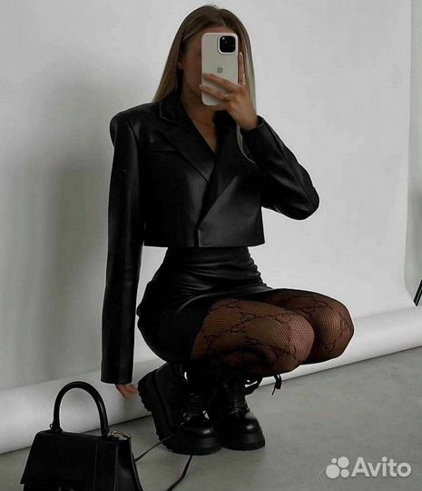 Женский юбочный костюм из эко-кожы.M(44-46)