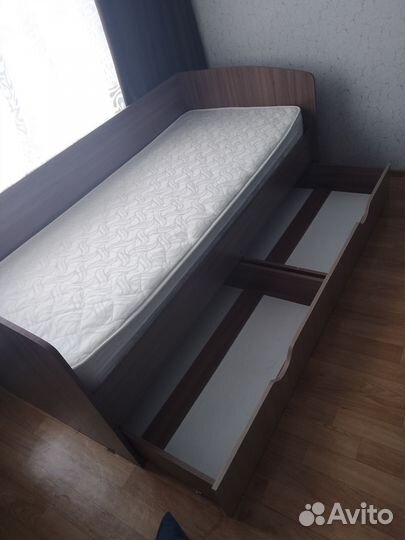 Кровать односпальная с матрасом бу