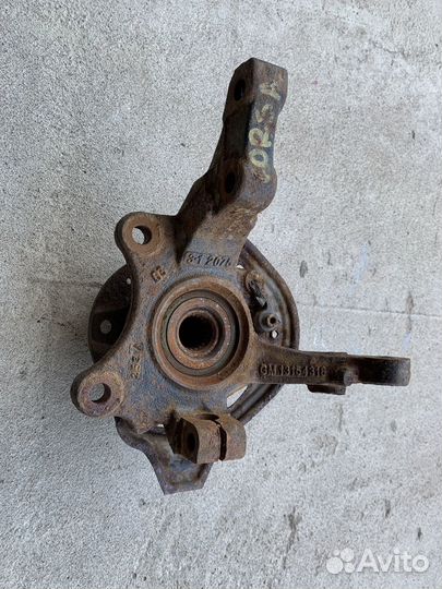 Поворотный кулак правый Opel Corsa C