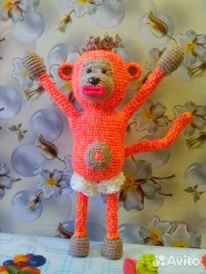 Обезьянка апельсинка игрушка связанная крючком