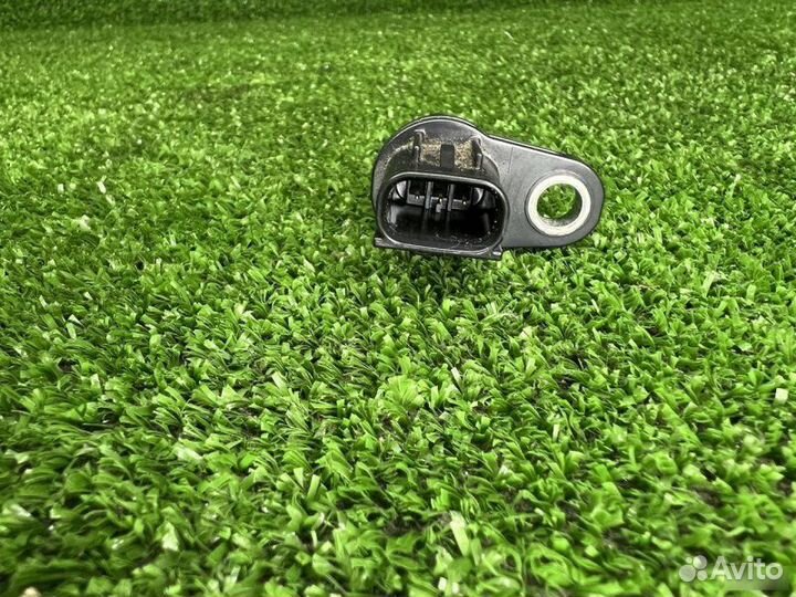 Датчик положения коленвала Toyota Camry XV70