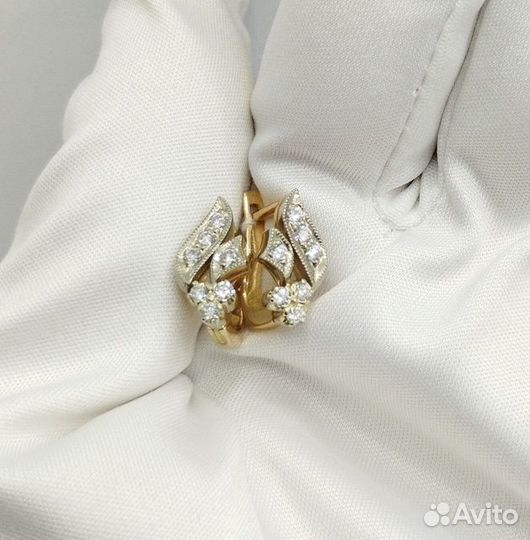 Золотые серьги с камнем